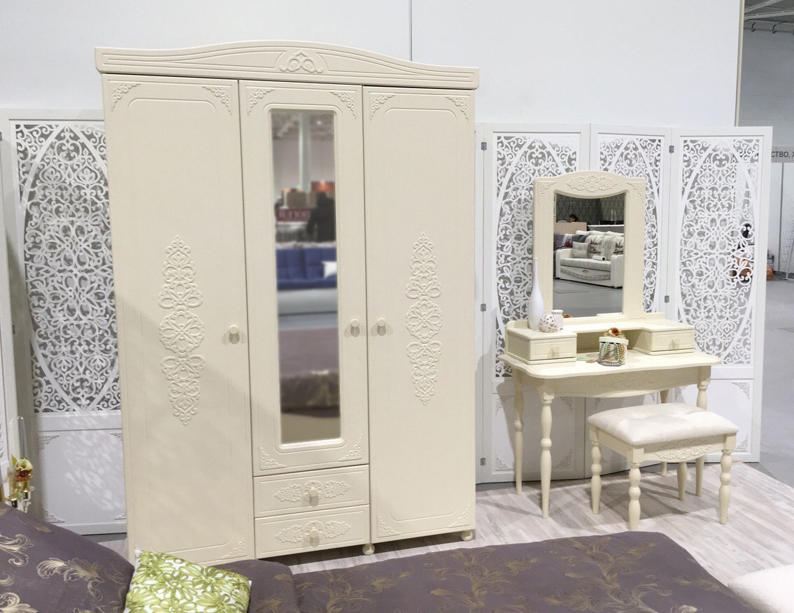 Шкаф трёхдверный с зеркалом Ассоль плюс АС-27 ваниль