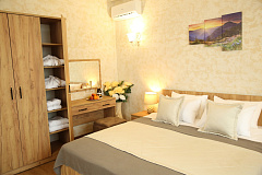 Шкаф трехдверный для одежды Виктория ВИ-9 дуб крафт золотой